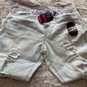No Boundaries Distressed Crop Jeans, NWT